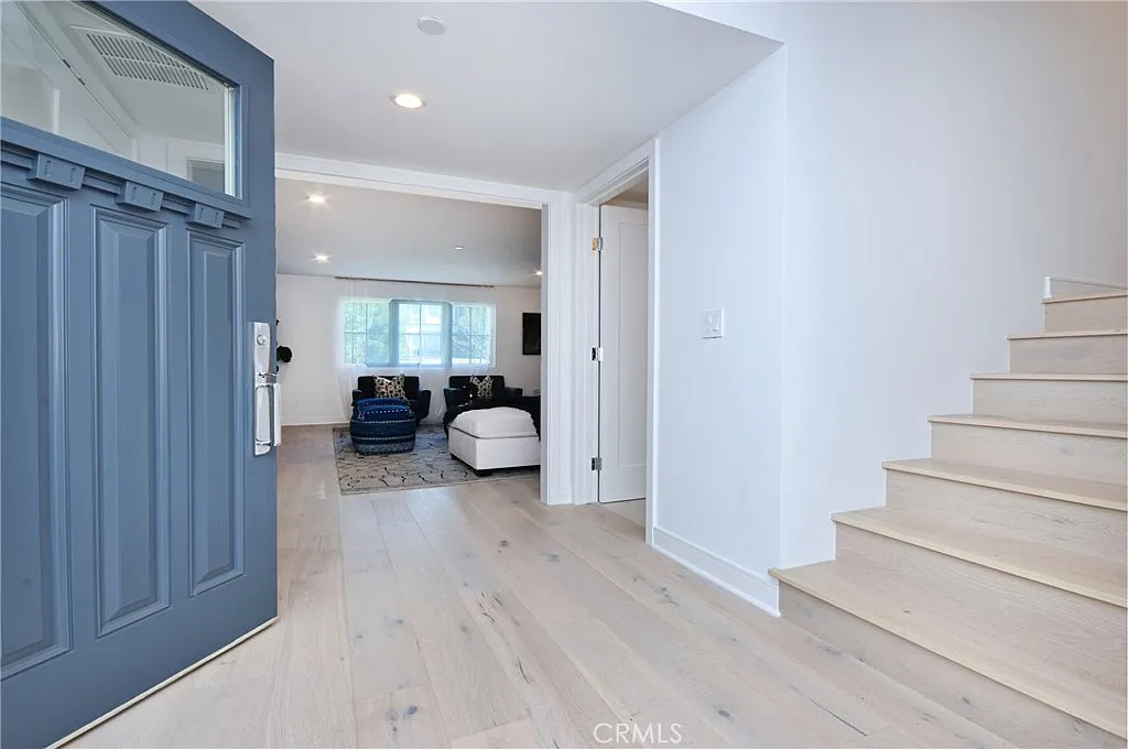 4 bed, 3.5 bath, 2843 sqft, $6,380 — Photo 4