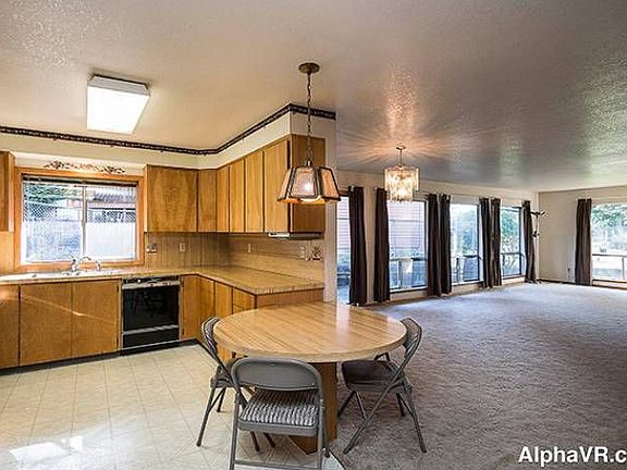 Family Room - Kitchen
