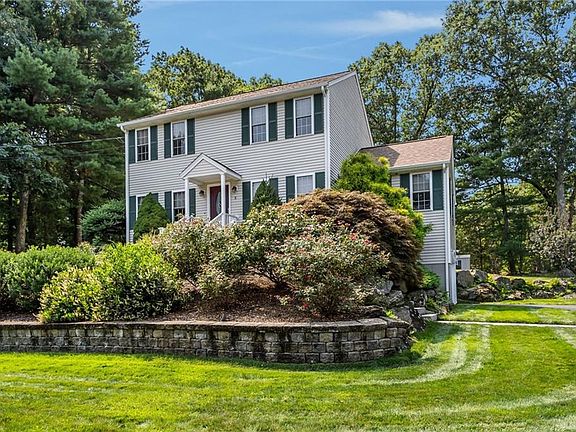 3rd image of 5 Lauretta Ln