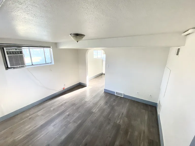 588 W Utah Ave — Photo 4