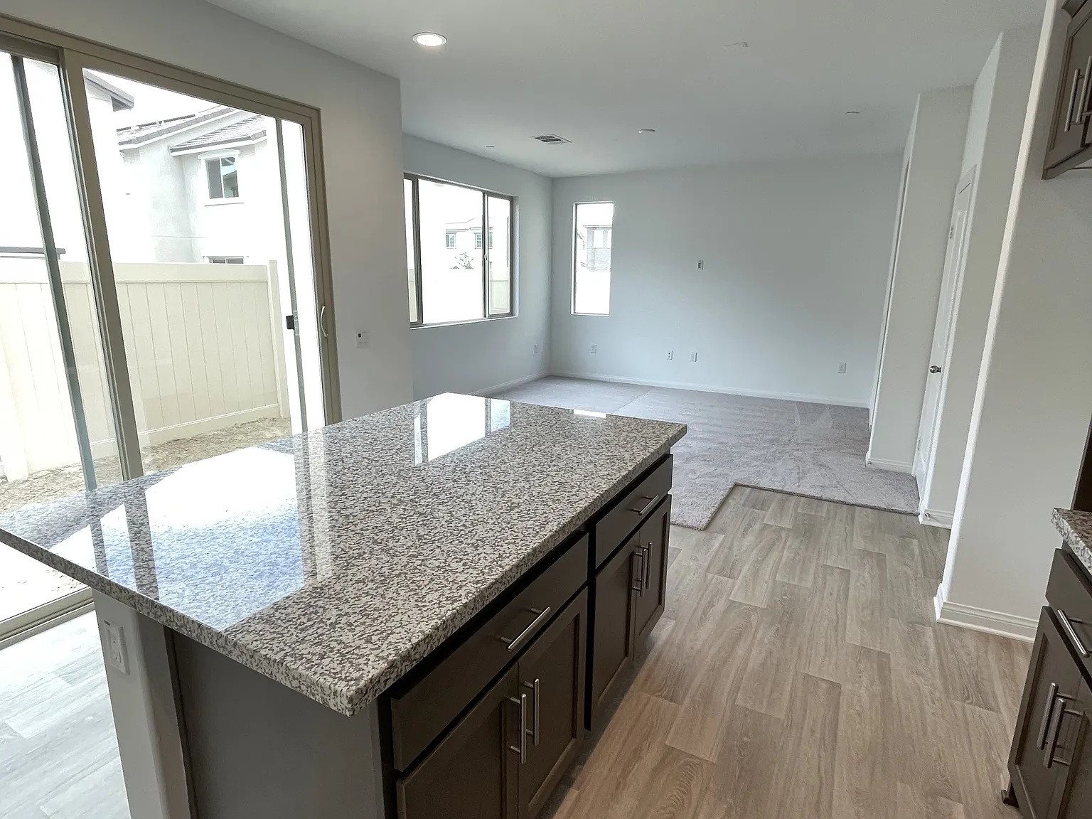 3 bed, 2.5 bath, 1564 sqft, $3,300 — Photo 2