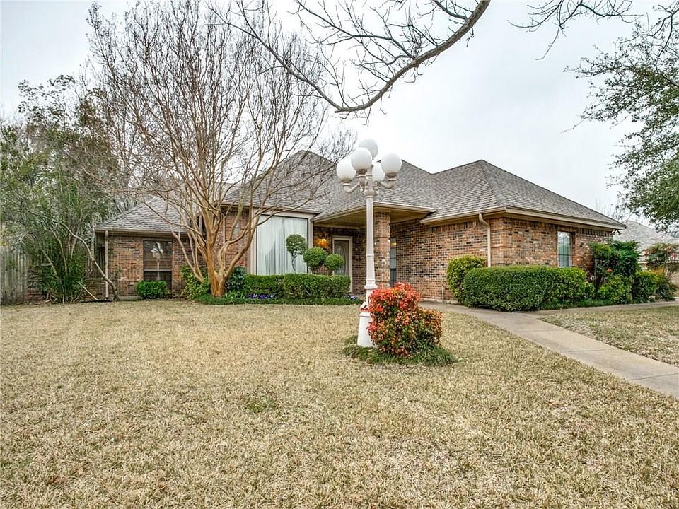 1st image of 411 N Balfour Dr