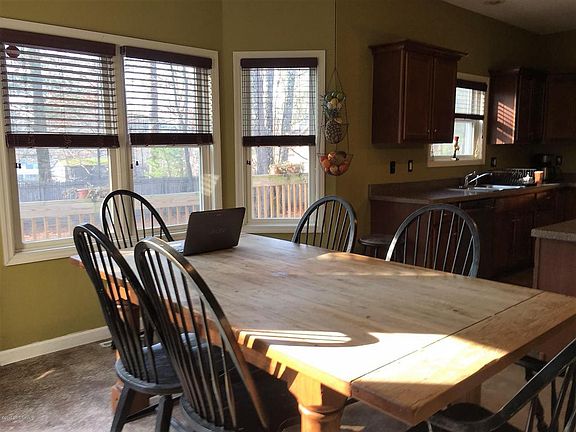 5th image of 26 Twicwood Ln