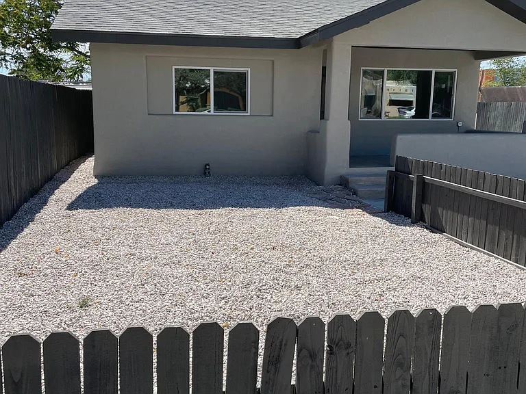 311 Stanford Dr SE — Photo 2