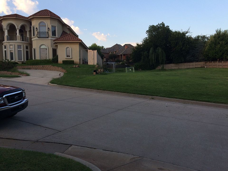 2nd image of 501 Manor Hill Ct