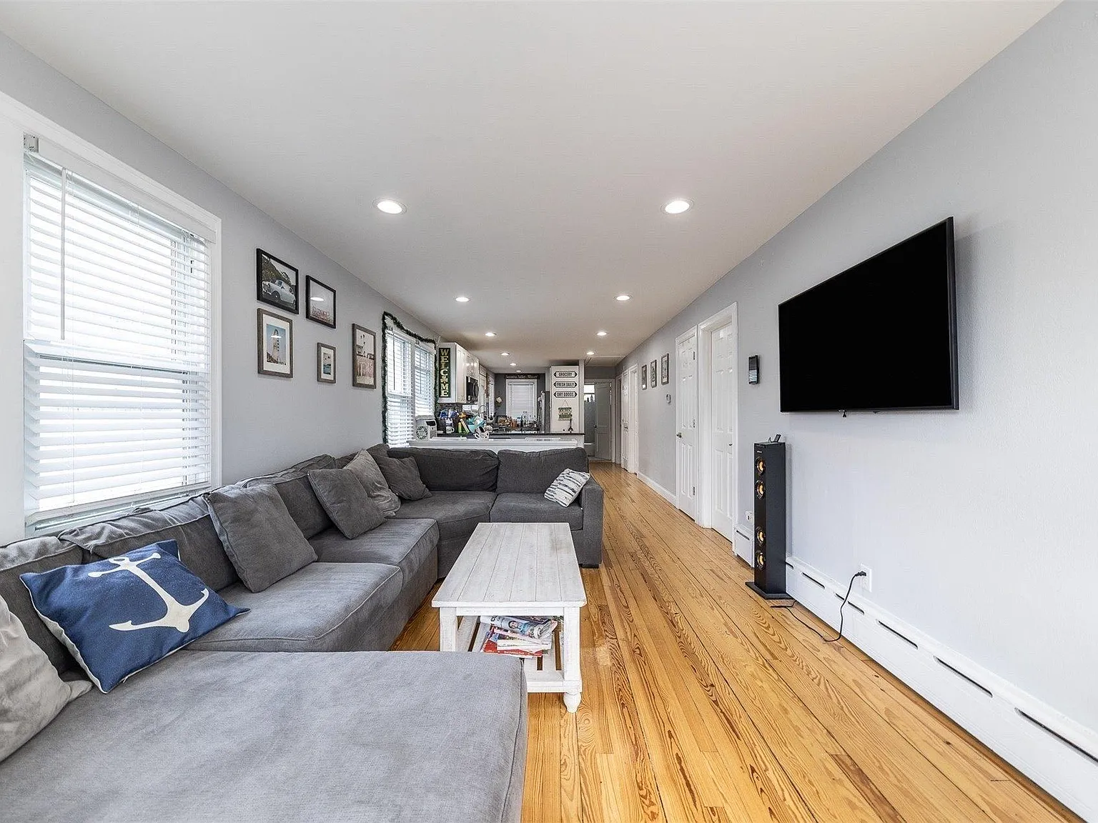 3 bed, 952 sqft, $4,300 — Photo 4