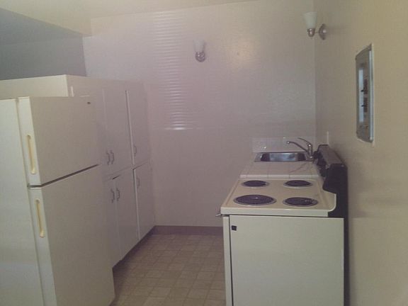 3rd image of 1052 Roewill Dr APT 4