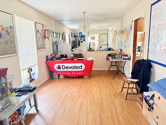 4th image of 2112 Rose Rd