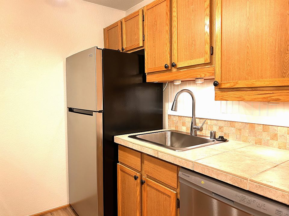 One-Bedroom Kitchen