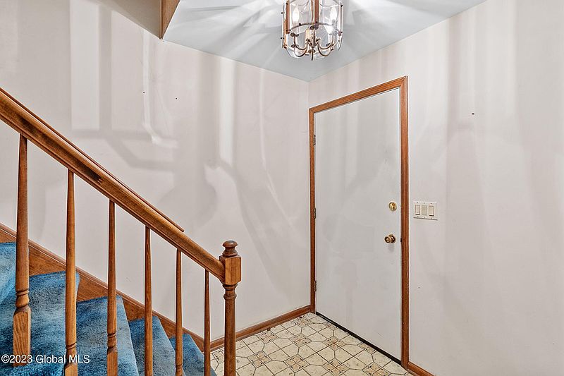 4th image of 179 Williamsburg Court