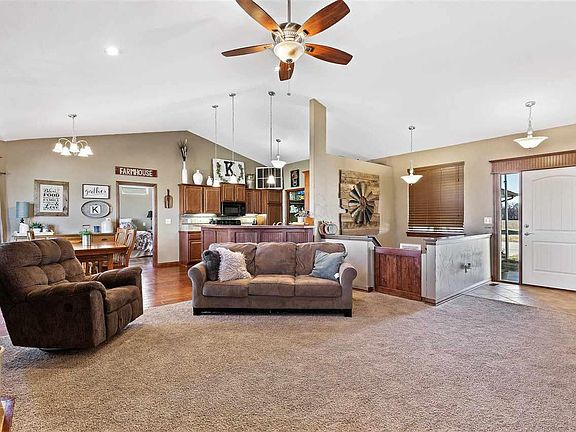 5th image of 11 Bluestem Dr