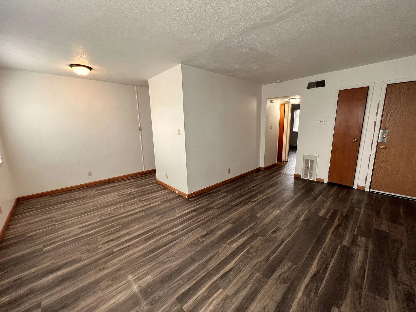 Freshly Renovated 1 Bedroom 1 Bath Unit - Coralville, IA — Photo 4