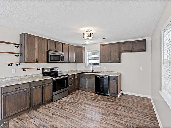 3rd image of 648 Johnson Rd SE