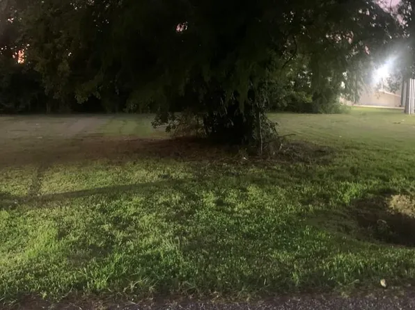 1120 Jackson Ave, Nederland, TX 77627