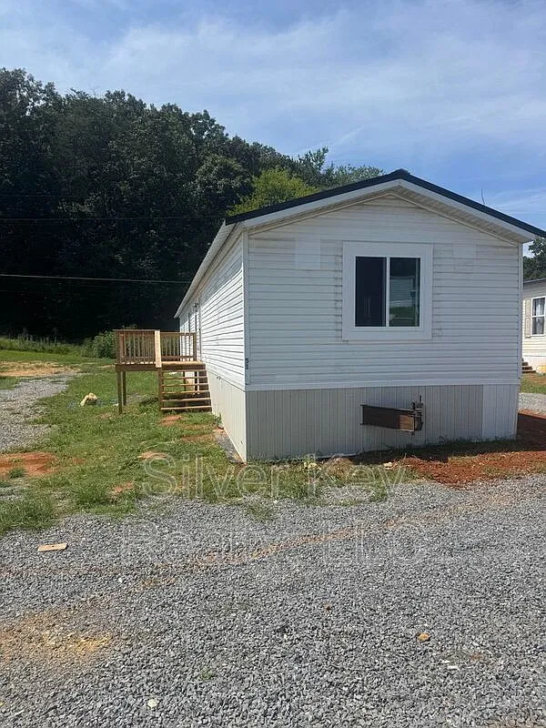 3 bed, 2.0 bath, $1,150 — Photo 2