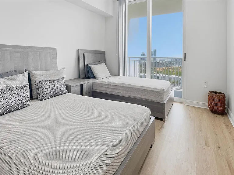 1755 E Hallandale Beach Blvd #2303E — Photo 15
