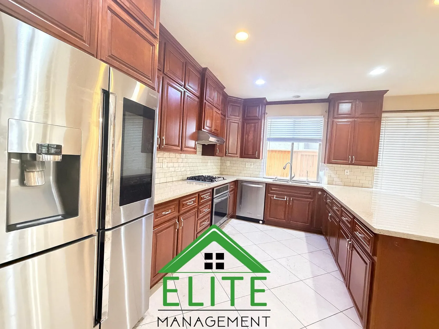5 bed, 3098 sqft, $3,995 — Photo 3