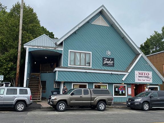 2nd image of 2663 Main St