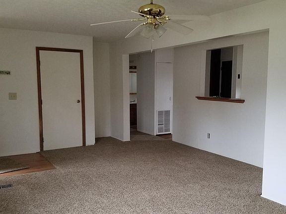 5th image of 1050 Kelly Dr