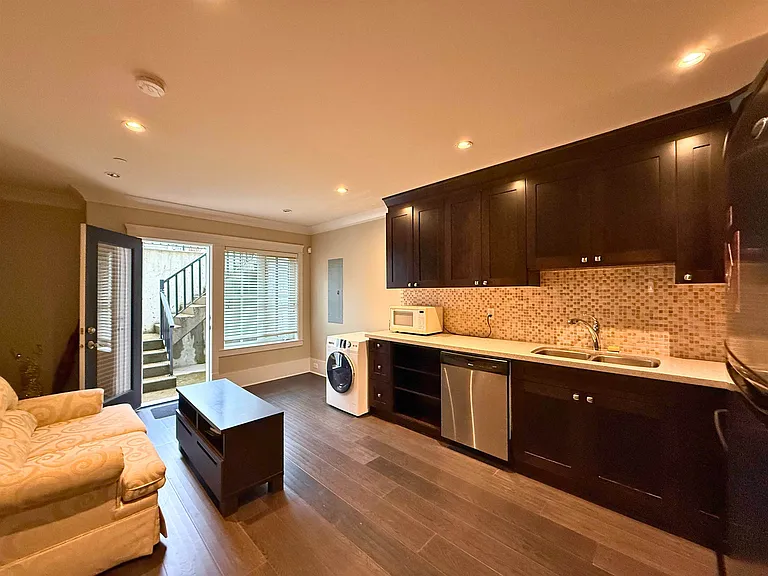 3558 W 11th Ave #BASEMENT — Photo 4