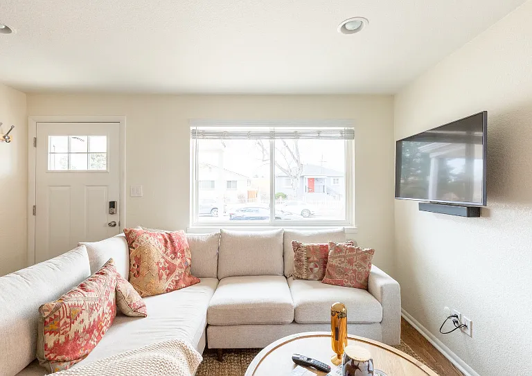 2622 S Lincoln St — Photo 2