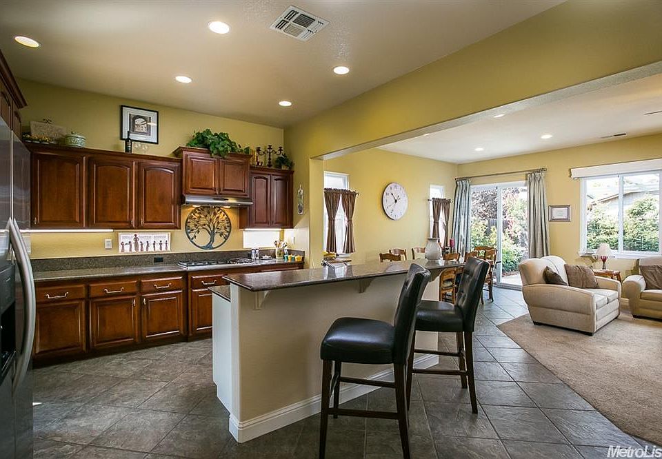 1st image of 633 Lilja Ct