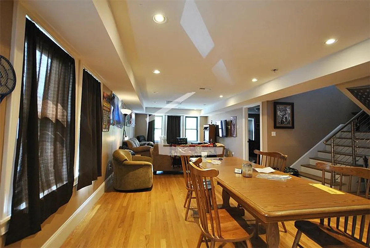 Building Photo - 30 Woodstock Ave #2