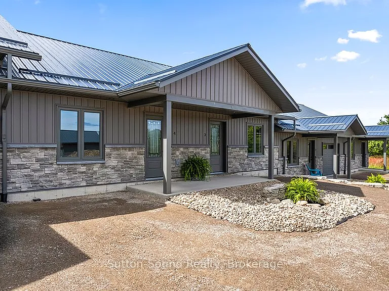 18 Maple Golf Cres #3 — Photo 2