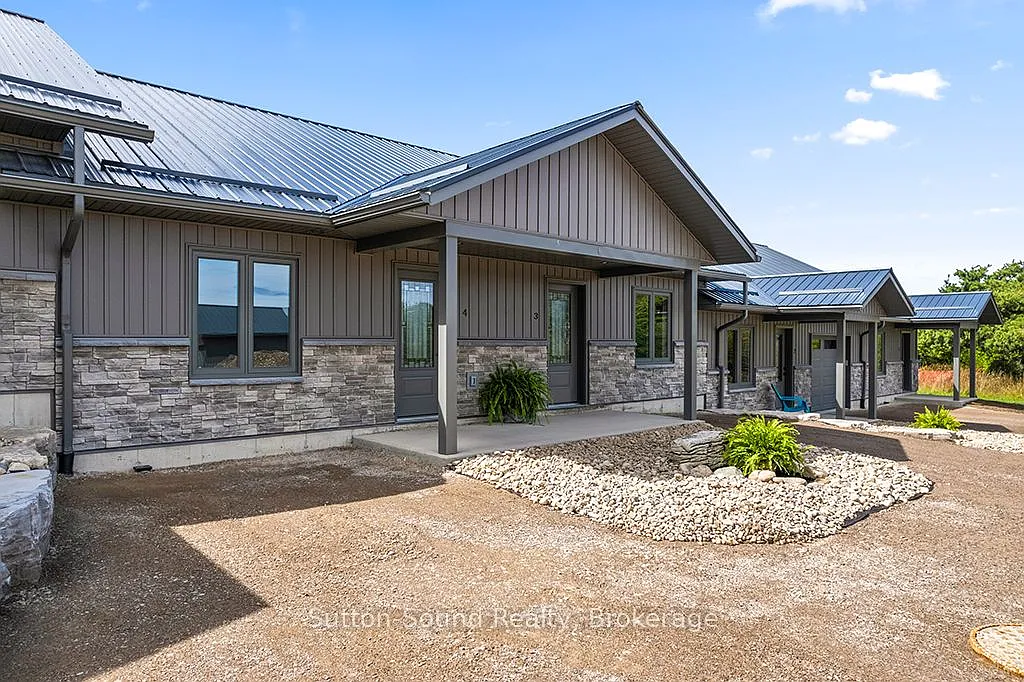Building Photo - 18 Maple Golf Cres #3
