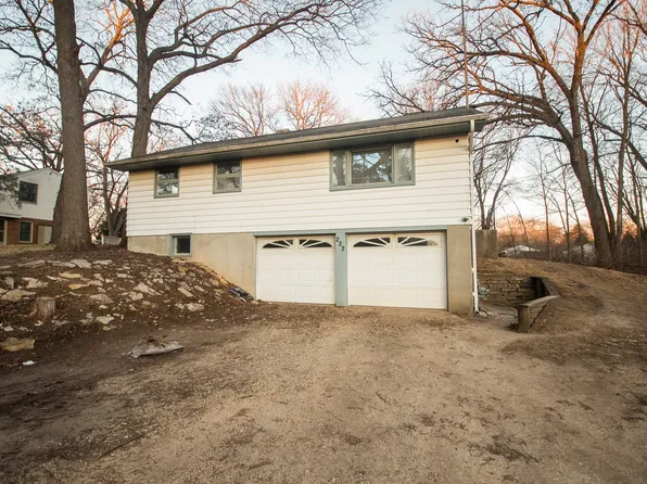 222 Timber Ln, Dixon, IL 61021