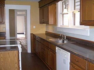 5th image of 103 N Wood St