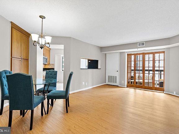 4th image of 900 N Stafford St APT 918