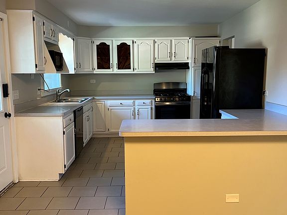 5th image of 844 W Westwood Dr