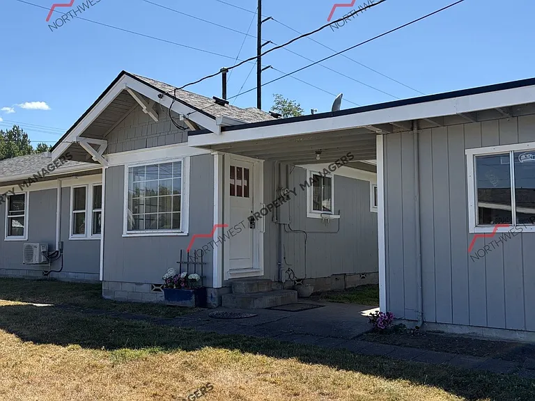 927 Marion St — Photo 3