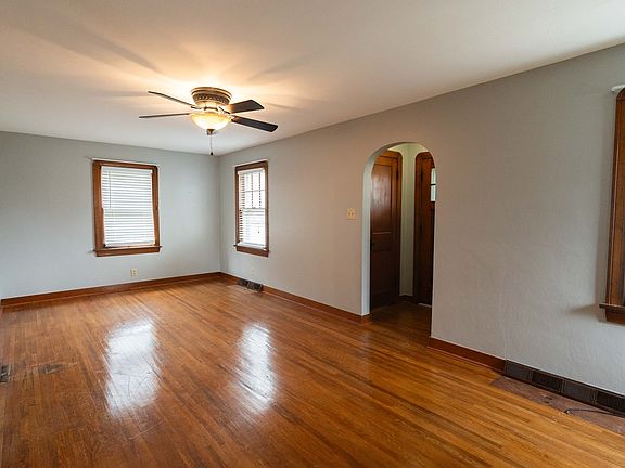 4th image of 96 Raymond Ave