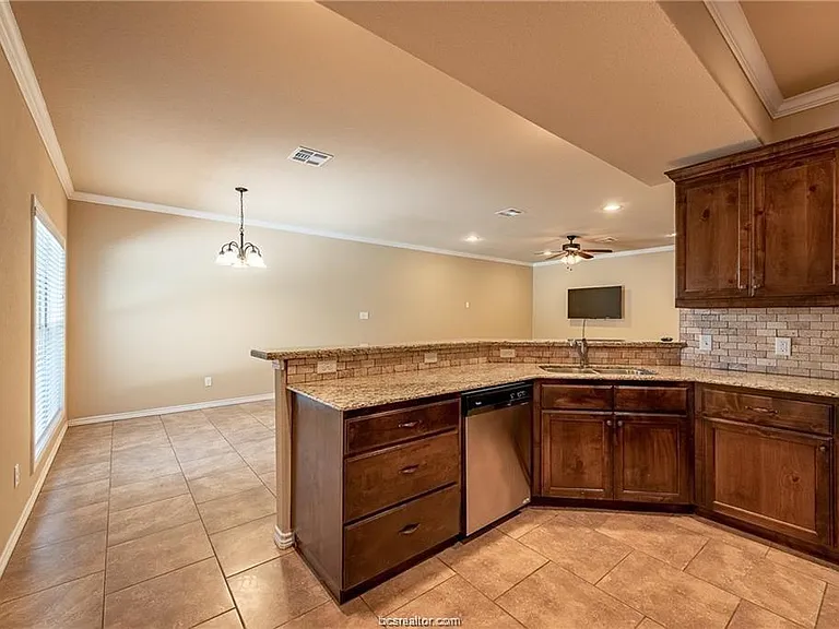 4001 Golden Eagle Dr #B — Photo 4