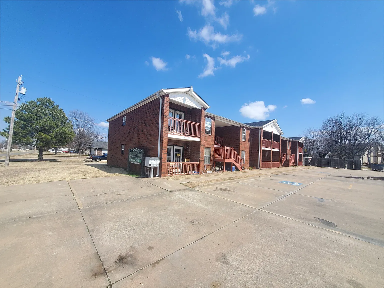 2 bed, 1.0 bath, 950 sqft, $995 — Photo 1