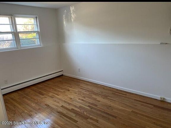 5th image of 81 Fieldway Ave