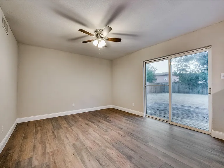 2436 Dancy Dr N — Photo 8