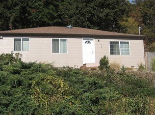 944 NW Hill Ave, Roseburg, OR 97471