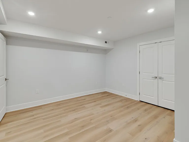 1723 Memorial Ave — Photo 6