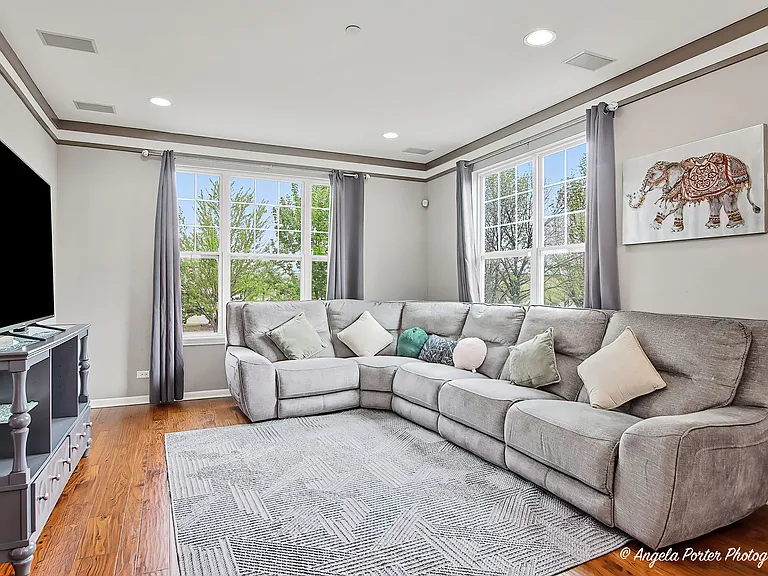 101 Lexington Ln — Photo 5