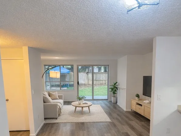 146 N Sams St APT 1B, Monroe, WA 98272