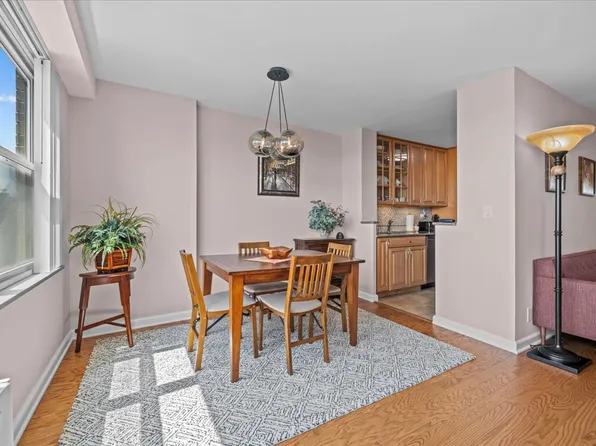 555 Kappock Street image 4 of 20