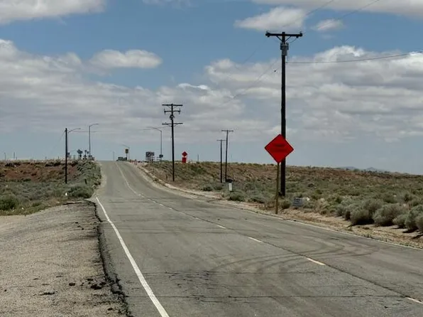 Corner Ave #F, Lancaster, CA 93536