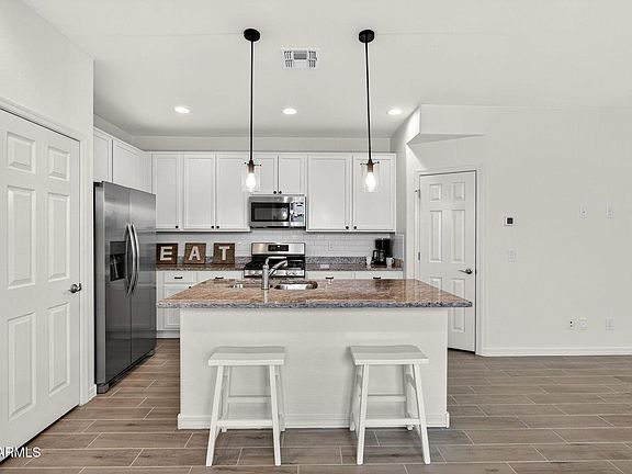 kitchen - breakfast bar
