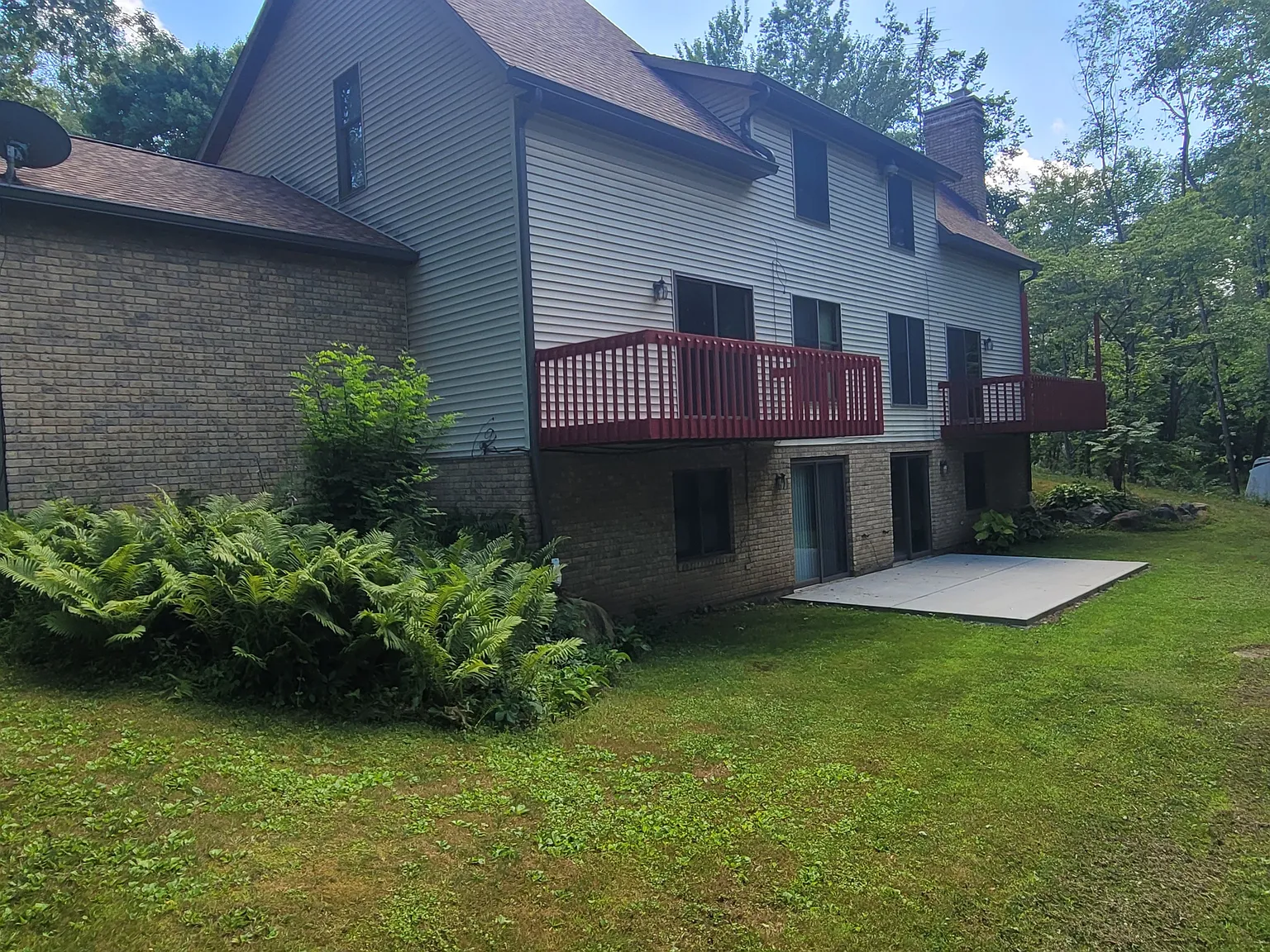 3 bed, 1.5 bath, 1920 sqft, $2,000 — Photo 3