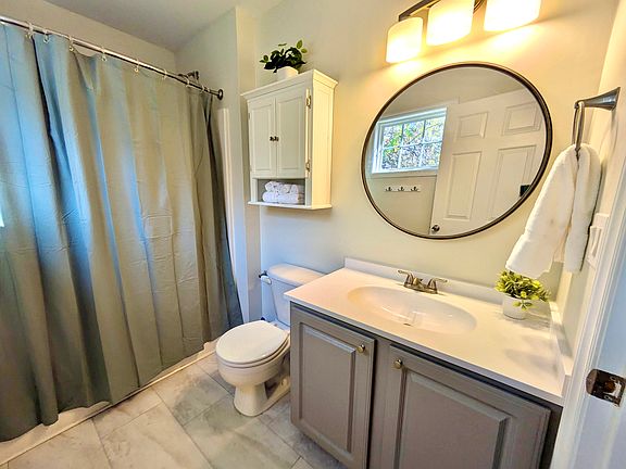 Ensuite bathroom for bedroom #1