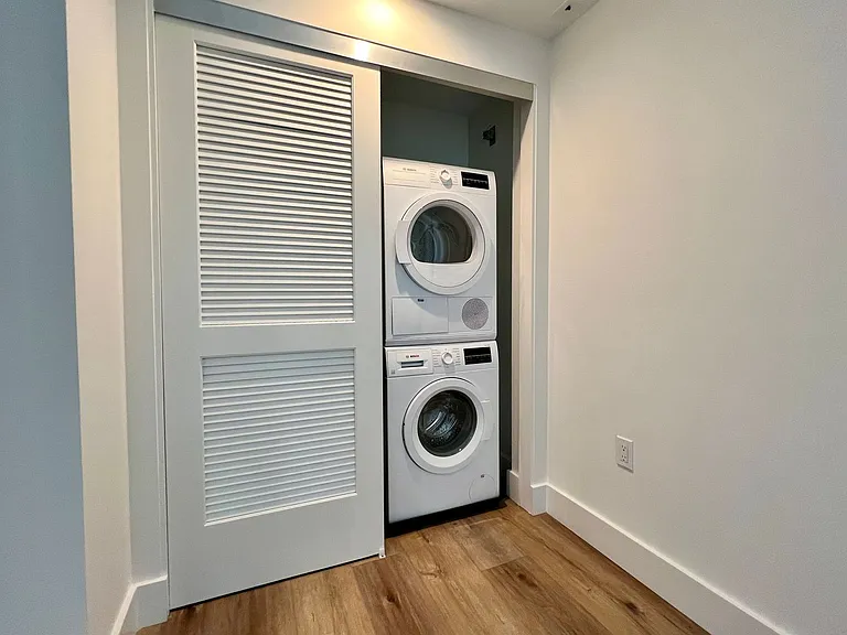 Empire at Larchmont — Photo 47