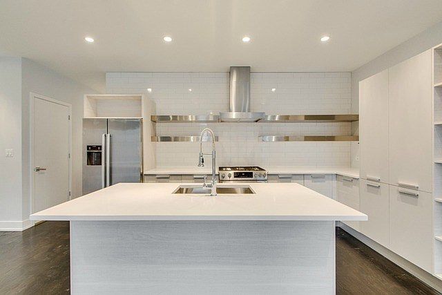 2nd image of 1938 N Francisco Ave #3N
